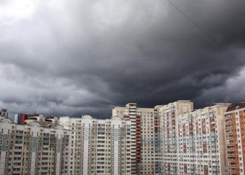 Москвичи показали «апокалипсис» во время сильного ливня и урагана, обрушившихся на город | VIDEO