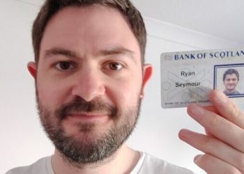 Un bărbat din Scoția și-a găsit portofelul pierdut după 20 de ani. Surpriza pe care a avut-o când l-a deschis