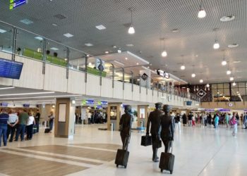 Cum a explicat moldoveanul originea câteva bijuteriilor, monedelor și obiectelor din metale prețioase depistate în geanta lui la Aeroport | VIDEO