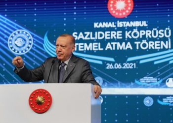 Эрдоган открыл строительство канала в обход Босфора