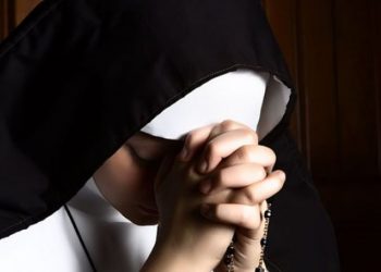 O călugăriță a cheltuit 835.000 dolari din contul unei școli din California. Banii au fost jucați în cazinouri