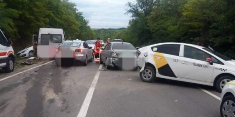 Accident teribil pe traseul Chișinău-Vadul lui Vodă: 4 autoturisme implicate | FOTO