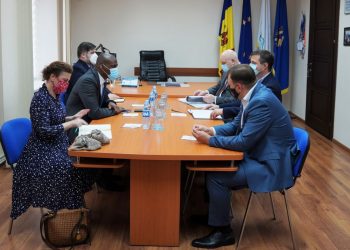 Mai întâi SIS, acum CEC. Cu cine a avut întrevederi și despre ce s-a discutat ambasadorul SUA Dereck Hogan la sediul Comisiei Electorale Centrale | VIDEO