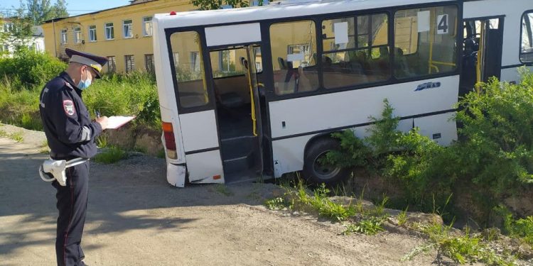 Un autobuz a intrat într-o stație de așteptare din Rusia. Șase oameni au murit, iar 15 au fost răniți | VIDEO
