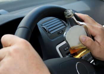 Un șofer, prins băut pe centura de ocolire a orașului Orhei. În mașină se afla și copilul minor al automobilistului | VIDEO