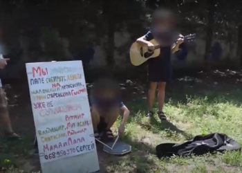 «Помогаем папе собрать деньги на маленький автобусик». Удивительная история детей, выступающих на улице Кишинева с концертами | VIDEO