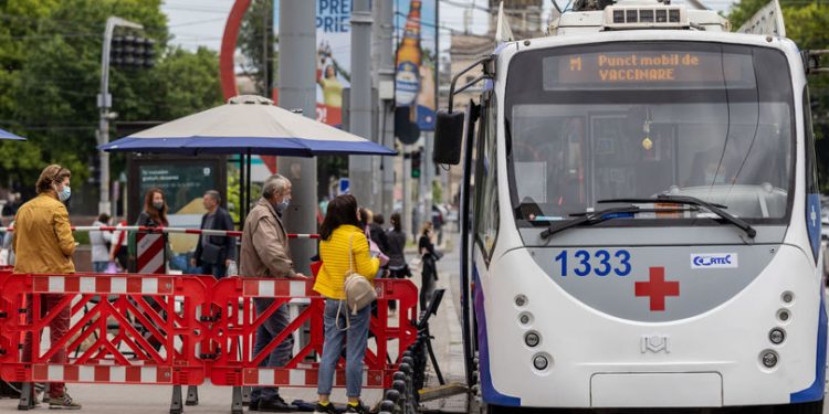 Unde vor staționa astăzi cele două puncte mobile pentru vaccinarea anti-Covid-19, în capitală