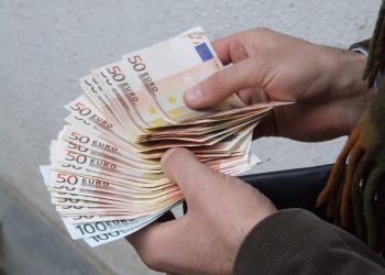 Experimentul „bani gratis”: 120 de germani vor primi 1.200 de euro pe lună, fără să muncească