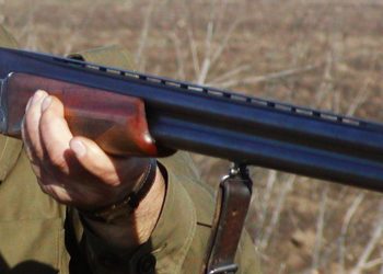 Un pescar s-ar fi împușcat mortal cu arma cu care a vrut să bage spaima în paznicul iazului