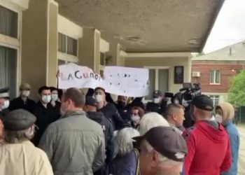 ”Jos Maia Sandu!”, ”Rușine!”: Maia Sandu a fost întâmpinată cu huiduieli în orașul Edineț | VIDEO