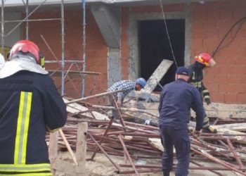 Cei patru bărbați care au căzut în gol în timp ce se aflau pe schelele unui bloc din capitală sunt în stare gravă la spital