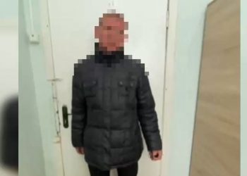 „Butoaiele le-am vândut, banii i-am cheltuit”. Explicația unui individ, bănuit de furt din gospodărie | VIDEO