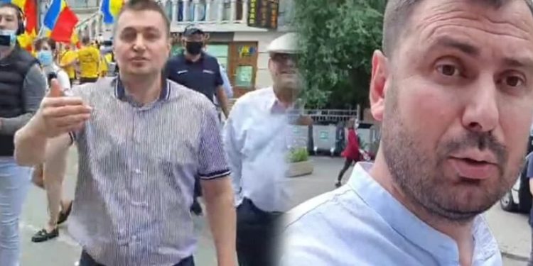 Ceartă și replici tăioase între Veaceslav Platon și Vasile Costiuc la protestul PAS din fața CEC | VIDEO