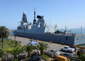 Documente secrete ale Ministerului britanic al Apărării, găsite într-o stație de autobuz. Unul e legat de distrugătorul HMS Defender