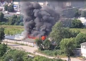 Arde un depozit de pe strada Petru Rareș, din capitală. Primele imagini | VIDEO