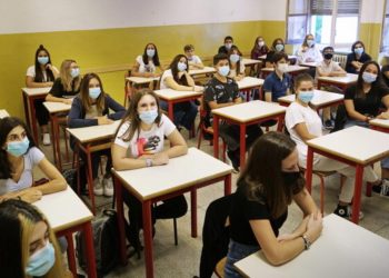 16 elevi din țară au luat 10 pe linie la BAC. Un candidat a fost dat afară pentru că ar fi încercat să copieze | VIDEO