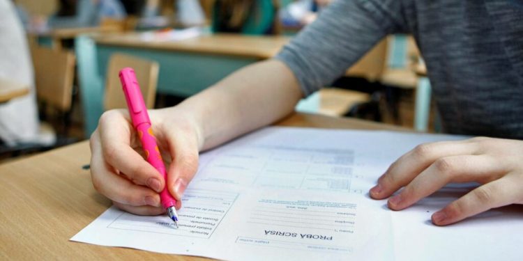 De mâine încep examenele de BAC. Cum va fi organizat totul într-o situație pandemică din țară | VIDEO