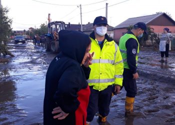 S-a dezlănțuit natura, în Moldova: Drumuri spălate, câmpuri înnămolite și beciuri inundate. Meteorologii continuă să emită avertizări | VIDEO