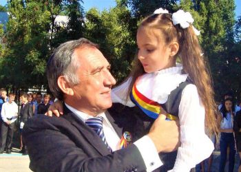 Mai multe partide de dreapta au sărit în apărarea lui Ion Iovcev, retras de la conducerea liceului „Lucian Blaga” din Tiraspol | VIDEO