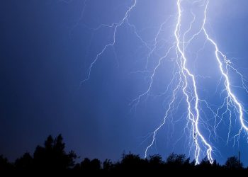 Циклон, из-за которого затопило Крым, движется на Молдову