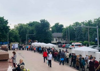 Maratonul imunizării anti-COVID-19 a început. Doritorii de a se vaccina sunt așteptați la Palatul Republicii
