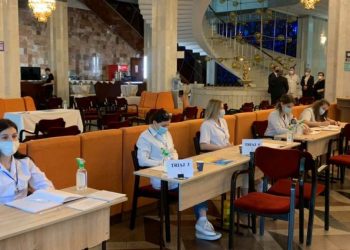 Cetățenii vaccinați anti-Covid în cadrul maratonului desfăşurat la Palatul Republicii sunt invitați să efectueze rapelul