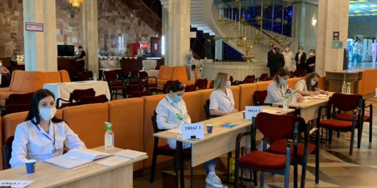 Cetățenii vaccinați anti-Covid în cadrul maratonului desfăşurat la Palatul Republicii sunt invitați să efectueze rapelul