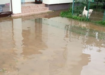 România, sub efectul ciclonului din Marea Neagră: Un mort, un dispărut, inundații în zeci de localități