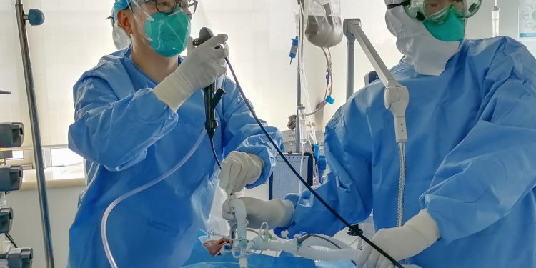 China anunță primul caz uman de infecţie cu tulpina H10N3 a gripei aviare | VIDEO