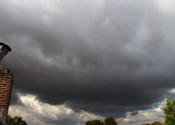 Vremea urâtă nu se lasă dusă. Meteorologii au emis un nou Cod Galben de instabilitate atmosferică | VIDEO