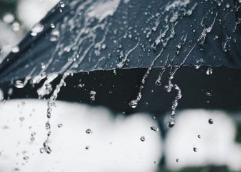 Meteo: Maxime generoase, însoțite de ploi cu descărcări electrice