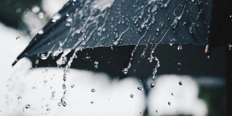 Meteo: Maxime generoase, însoțite de ploi cu descărcări electrice