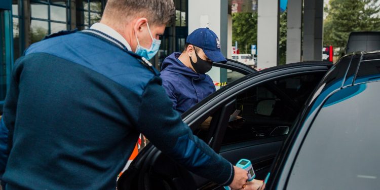 Trafic ilegal de bunuri și un test PCR Covid-19 falsificat. Situația la frontieră în 24 de ore