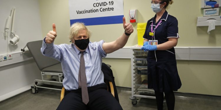Peste 75% dintre adulții britanici au fost vaccinați anti-Covid cu cel puțin o doză