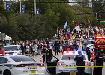 В США мужчина на пикапе въехал в гей-парад, есть жертвы