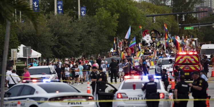 В США мужчина на пикапе въехал в гей-парад, есть жертвы