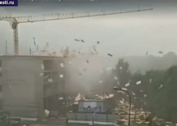O furtună extrem de puternică a lovit Moscova: macara doborâtă, metroul inundat | VIDEO