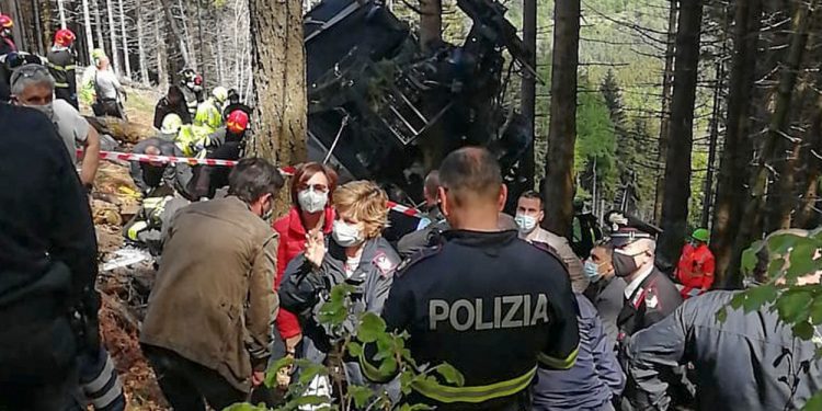Momentul prăbușirii telecabinei din Italia. Au fost făcute publice imaginile tragediei soldate cu 14 morți | VIDEO