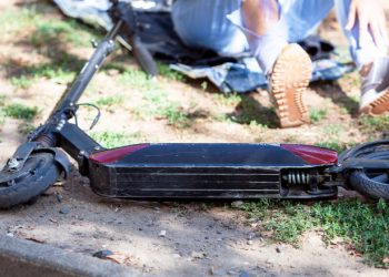 Accident în capitală cu implicarea unei femei călare pe o trotinetă electrică | FOTO