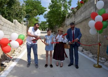 «Așa trebuie să se gândească la lume»: Localnicii sunt fericiți că drumul spre casa lor este asfaltat, după ce trei artere din orașul Orhei au fost renovate integral | VIDEO