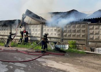 Detalii incendiului puternic în capitală: focul a afectat toată suprafața depozitului de peste 80 de metri pătrați | VIDEO