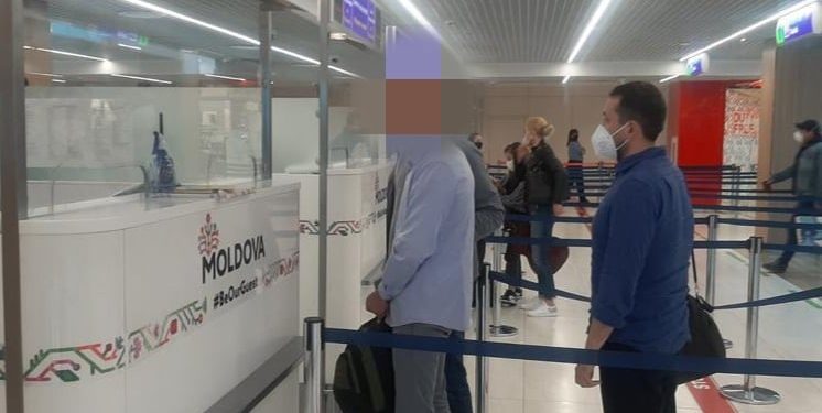 Un moldovean căutat pe Interpol, extrădat din Spania. Este suspectat de o serie de escrocherii