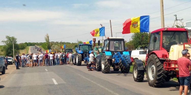„Cerem facilități și scutiri de impozite”. Agricultorii amenință cu proteste din cauza majorării prețurilor la carburanți