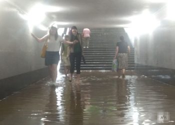 «Суперливень» превратил Москву в Венецию: Улицы города оказались частично или полностью затопленными | VIDEO