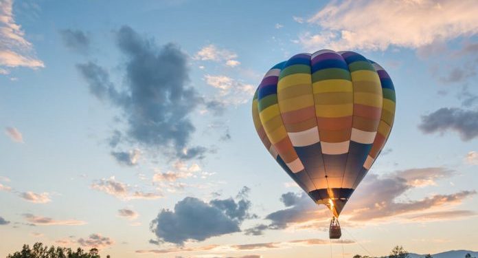 В США упал воздушный шар, пять человек погибли