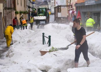 Detalii de la „apocalipsa” din Franța, unde a căzut un strat de 60 de cm de grindină. Sunt răniți | VIDEO