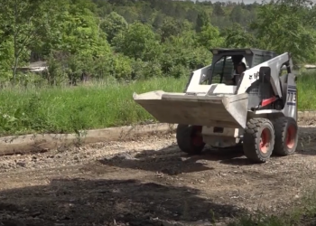 «Acum e foarte frumos»: Locuitorii din Orhei sunt mulțumiți că autoritățile continuă să îmbunătățească curțile și străzile din oraș | VIDEO