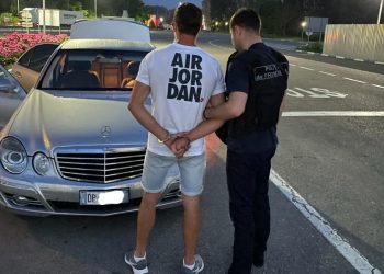Și-a schimbat numele în acte ca să nu fie reținut. Un tânăr căutat de nouă inspectorate, încătușat la frontieră | VIDEO