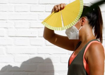 Oamenii pierd cunoștința în plină stradă. După apeluri mai frecvente către 112, specialiștii dau recomandări, cum să evitați insolarea | VIDEO