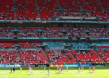 EURO 2020: Un spectator de la meciul Anglia-Croația a căzut din tribună. A fost transportat la spital în stare gravă